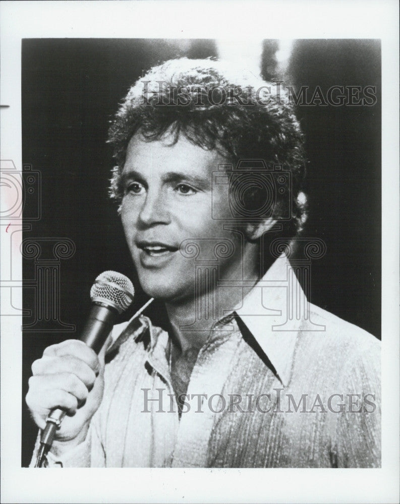 Press Photo Photo Singer, Bobby Vinton on stage - Historic Images