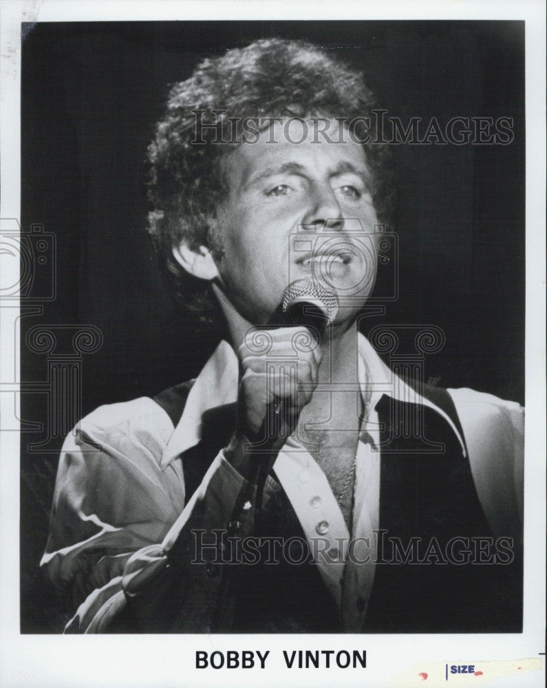 Press Photo Photo Singer, Bobby Vinton on stage - Historic Images