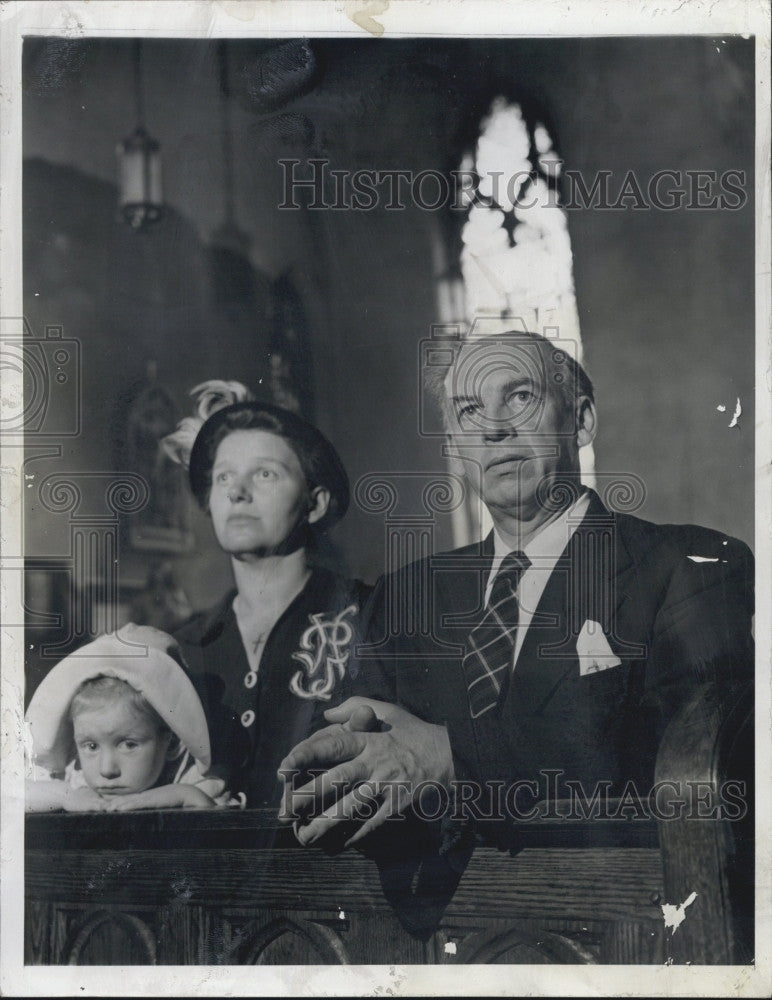 1946 Press Photo Former Communist editor Louis F. Budenz with wife and daugter - Historic Images