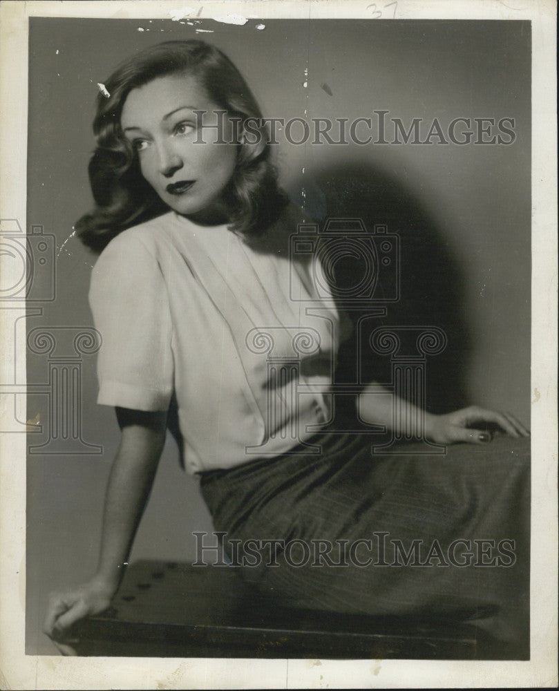 1946 Press Photo Florence Desmond stars in the new musical &quot;If The Shoe Fits&quot; - Historic Images