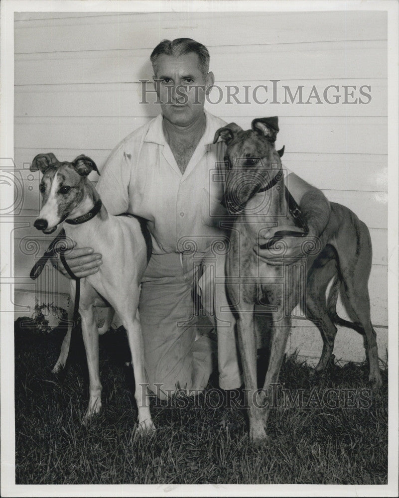 1958 Press Photo Edmund Davis, Dog Trainer - Historic Images