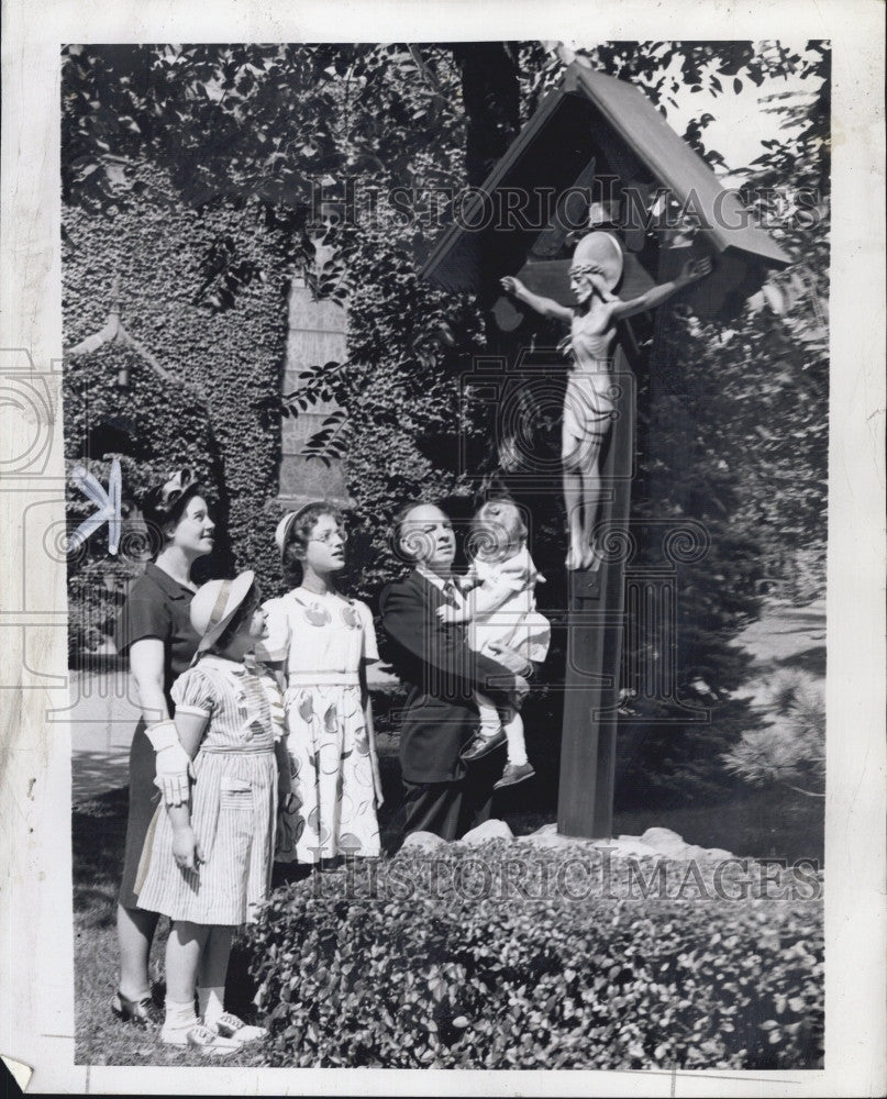 1946 Press Photo Louis F. Budenz And Family - Historic Images