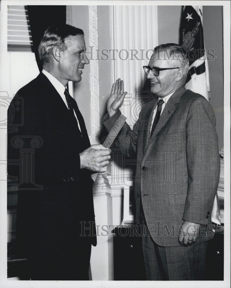 1970 Press Photo Roger F Buffington sworn in by Gov Francis W Sargent - Historic Images