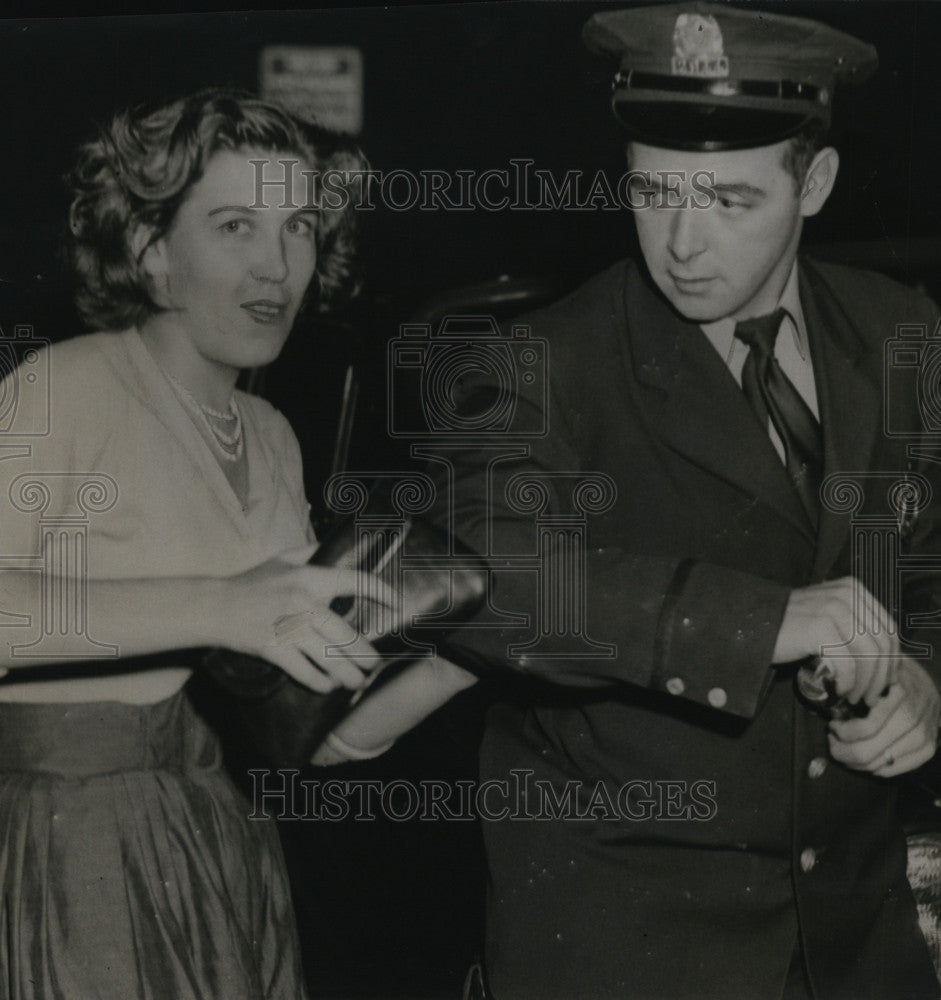 1955 Press Photo beaten waitress Laura Broyles aided by HUB Patrolman in Boston - Historic Images