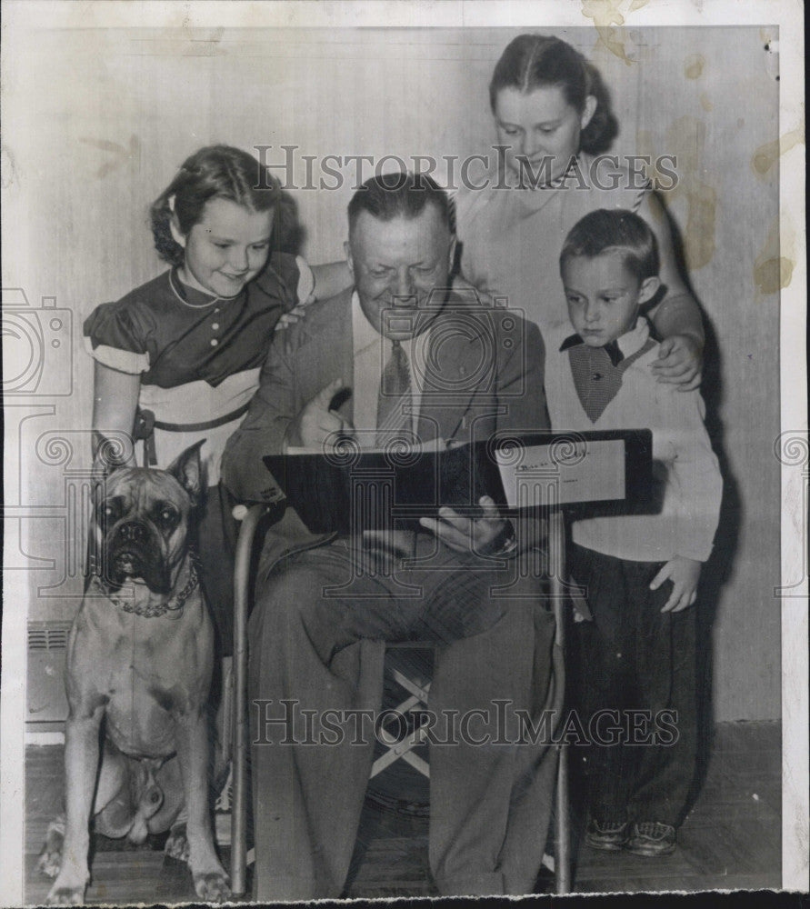 1955 Press Photo Cynthia,Bonnie,Tom Buckethal &amp; granddad before their murder - Historic Images