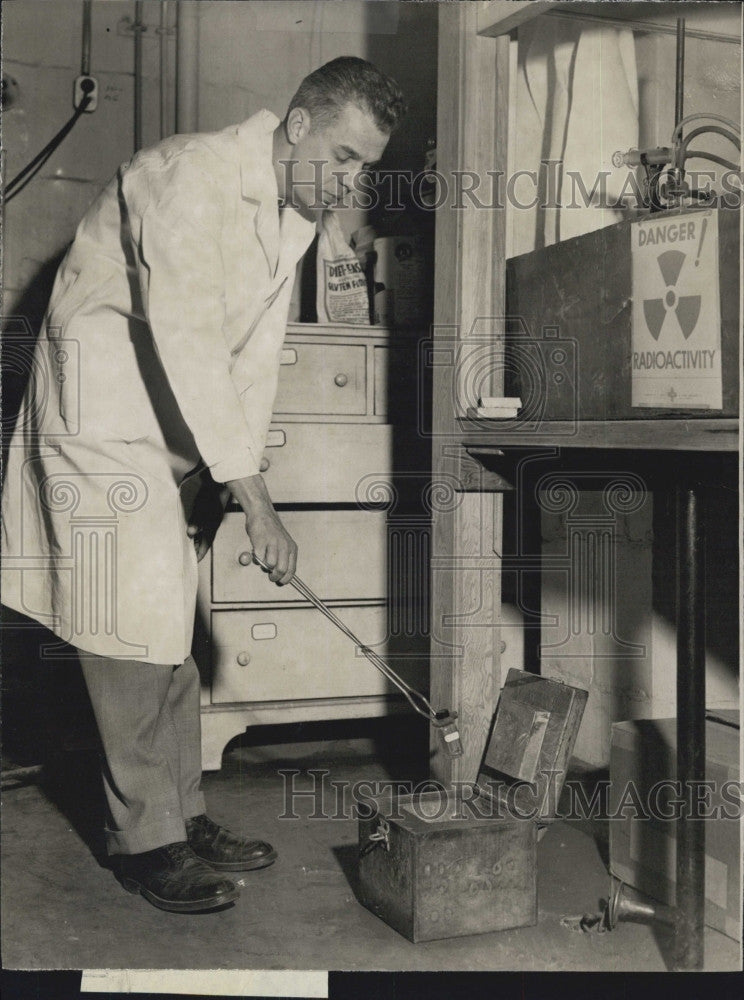 1951 Press Photo Dr. Gordon Brownell - Historic Images