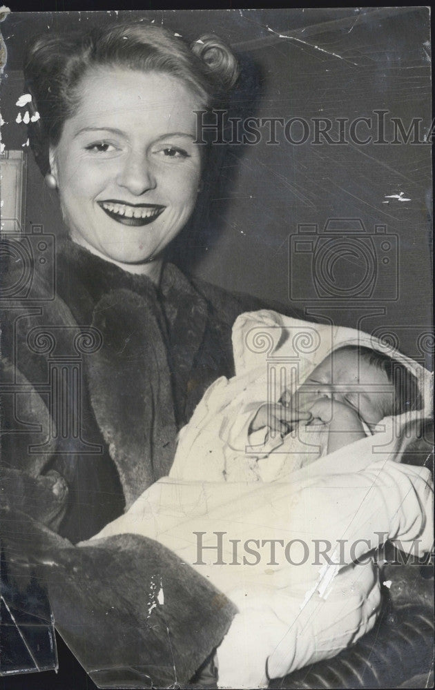 1940 Press Photo Adelaid Buckner and Son - Historic Images