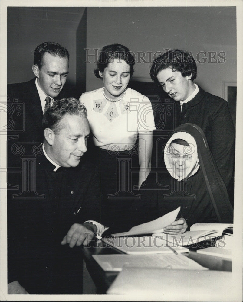 1957 Press Photo Rev Edward Nugent &amp; Mother Loretta Santen of Newton College - Historic Images