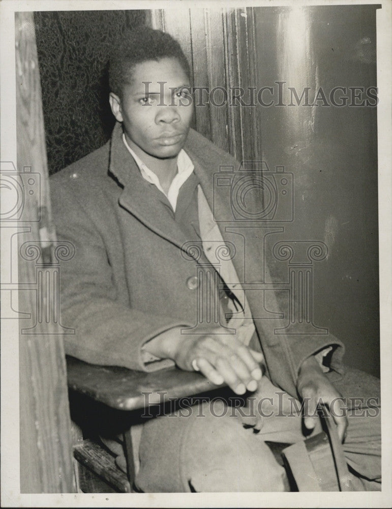 1949 Press Photo Leonard Nunley At Boston Hdqrtrs Lineup On South End Shooting - Historic Images