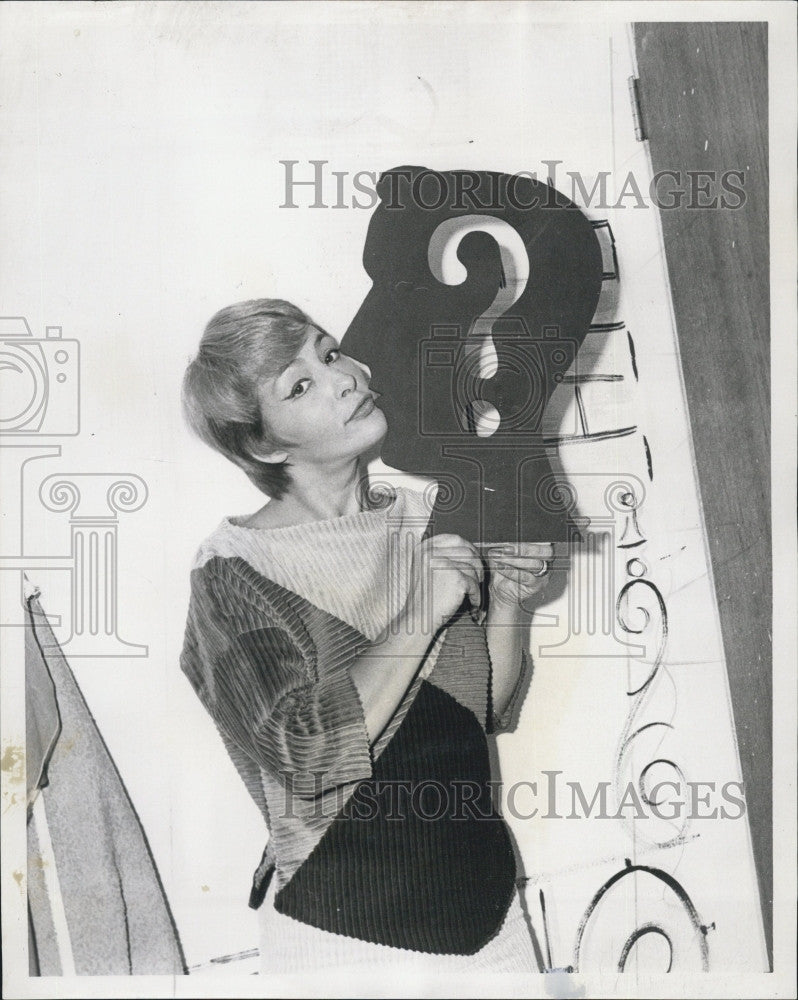 1960 Press Photo French Actress Genevieve in &quot;Silk Stockings&quot; - Historic Images