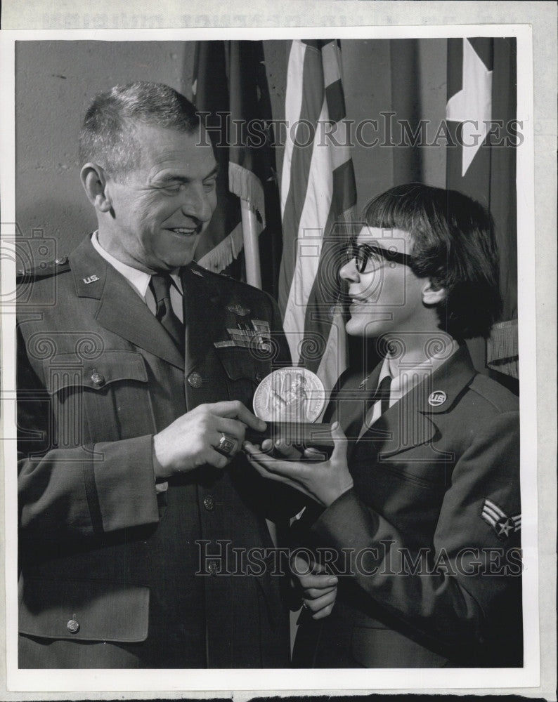 1957 Press Photo Airman First Class Mary Adams - Historic Images