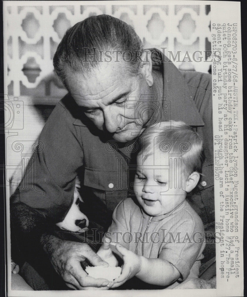 1958 Press Photo President Johnson &amp; Grandson Lyn Playing Together - Historic Images