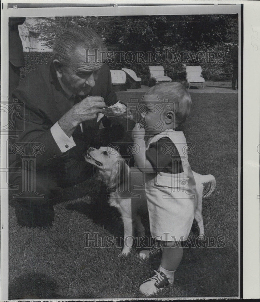 1968 Press Photo President Johnson &amp; Grandson Lyn - Historic Images