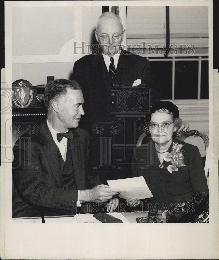 1953 Press Photo Mrs. Grace Nute, Governor Herter, and Nelson Curtis - Historic Images