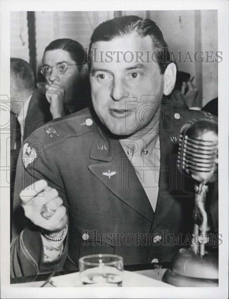 1951 Press Photo Col William Nuckols HQ AAF Public Relations Officer testifies - Historic Images