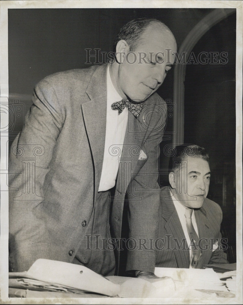 1956 Press Photo Welfare Fund hearing, Atty Robert Segal &amp; Vincent DiNunno - Historic Images