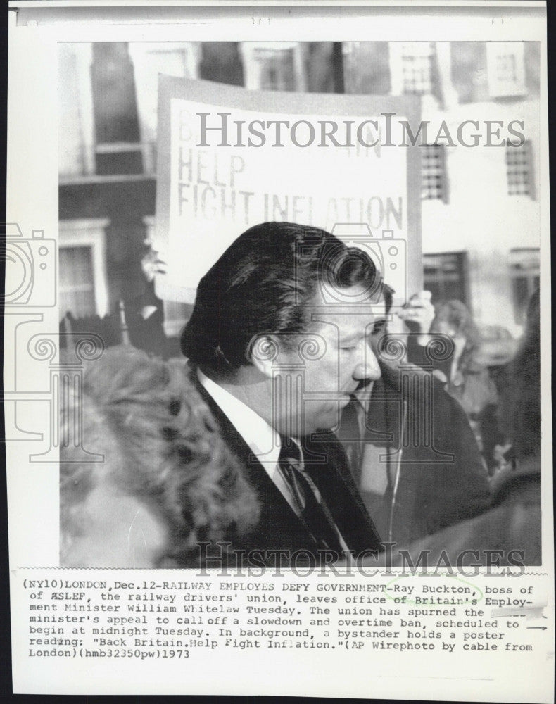 1973 Press Photo Ray Buckton boss of ASLEF the railway drivers union leaves - Historic Images