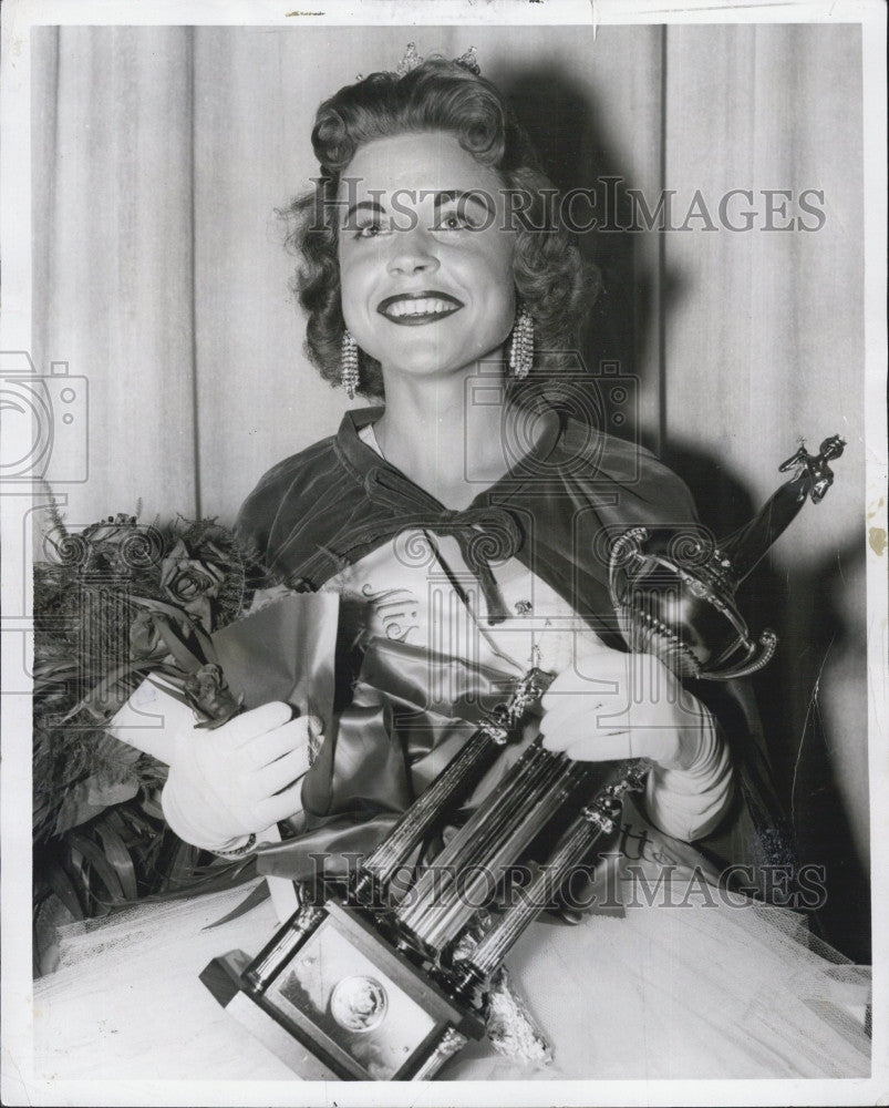 1957 Press Photo Daly Hirsch, Miss Massachusetts. - Historic Images