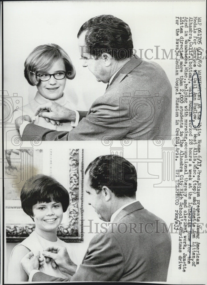 1969 Press Photo President Richard Nixon presents Young American Medals for - Historic Images