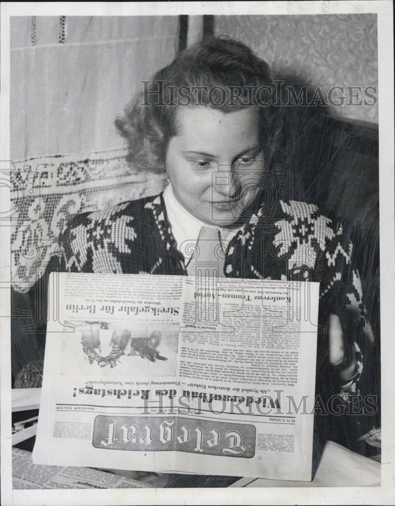 1951 Press Photo Secretary of East Germany Minister of Industry Johanna Buechner - Historic Images