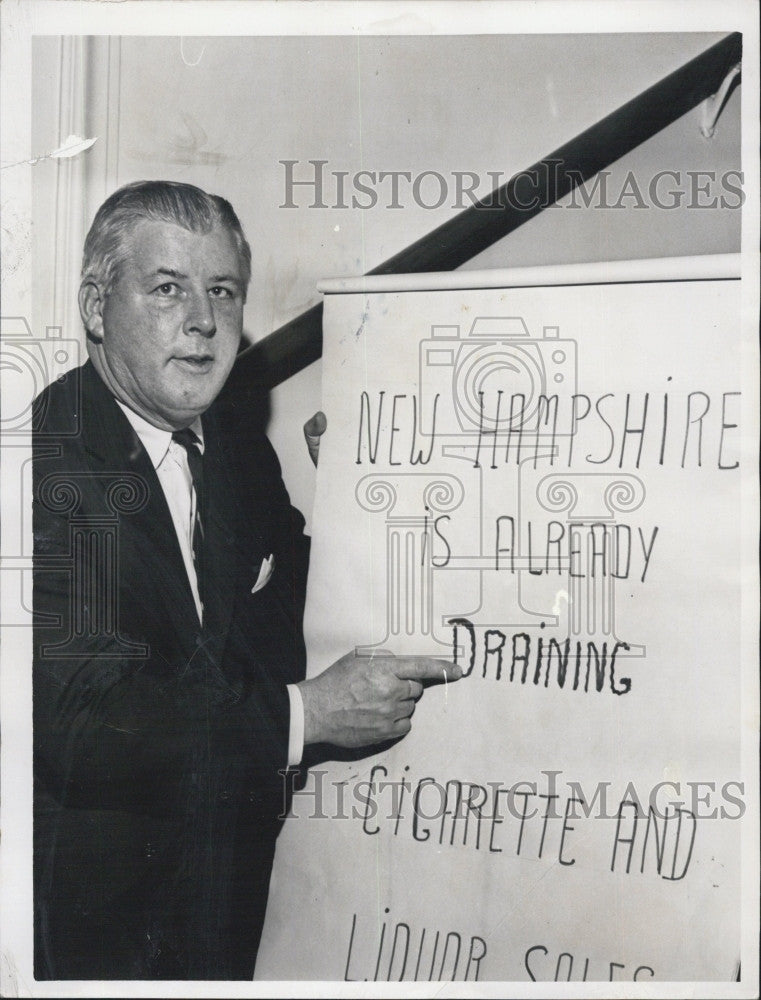 1965 Press Photo Lawrence Mayor John Buckley - Historic Images