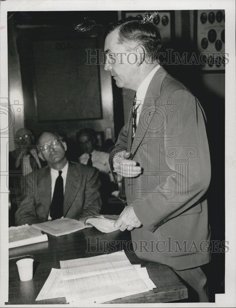 1948 Press Photo Thomas Buckley speaking for the town of Abington - Historic Images