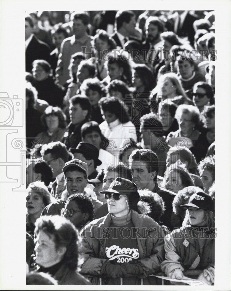 1990 Press Photo Cheers 200th Party Some of the Crowd Attending - Historic Images