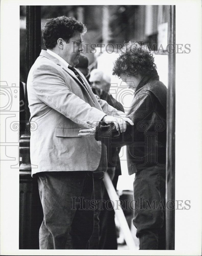 Press Photo George Wendt &amp; Rhea Perlman of &quot;Cheers&quot; - Historic Images