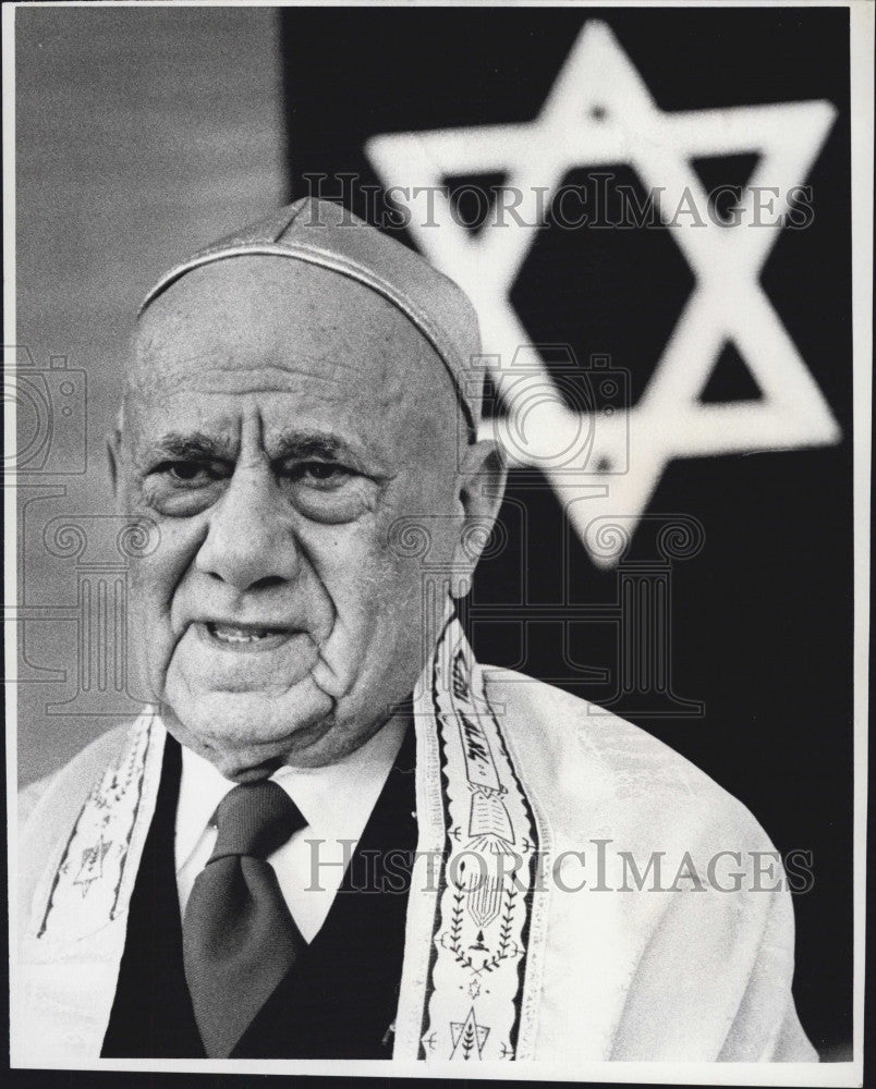 1979 Press Photo William &quot;Uncle Billy&quot; Brown At Alter Of Temple Shalom Emeth - Historic Images