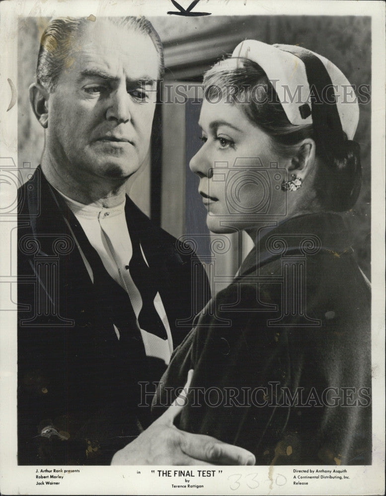 1954 Press Photo Barbara Bruce and Jack Warner in &quot;The Final Test&quot; - Historic Images