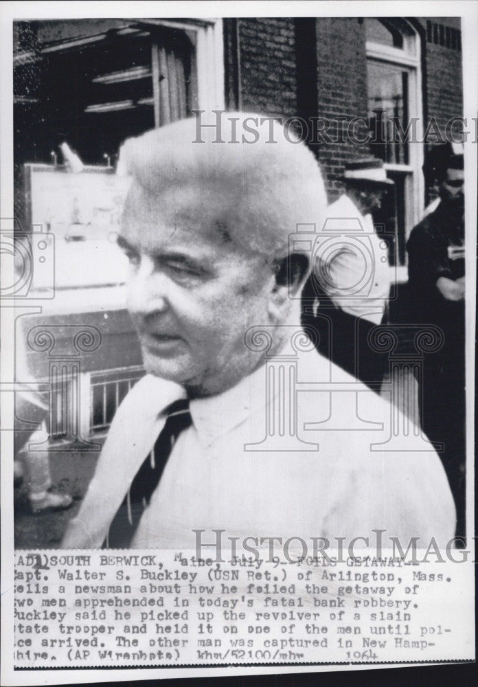 1964 Press Photo Capt. Walter Buckley failed the getaway of bank robbers - Historic Images