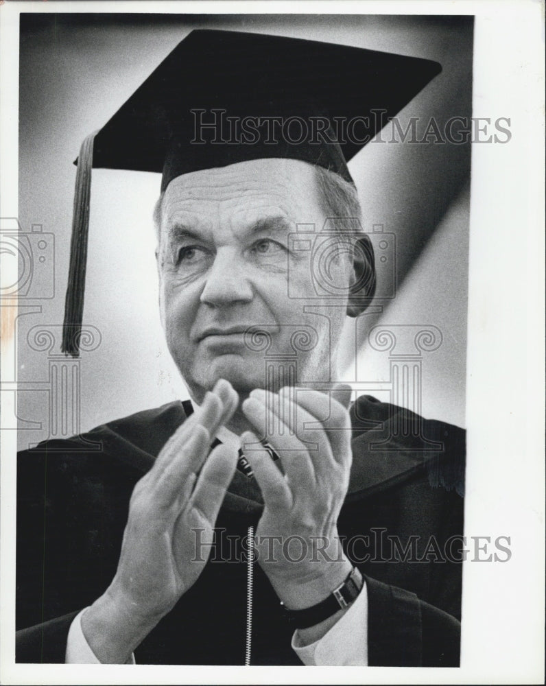 Press Photo Edwin Newman American newscaster, journalist and author. - Historic Images