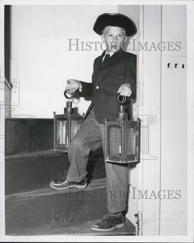 1959 Press Photo Lee C. Newman climb the stairs of church with two lanterns. - Historic Images