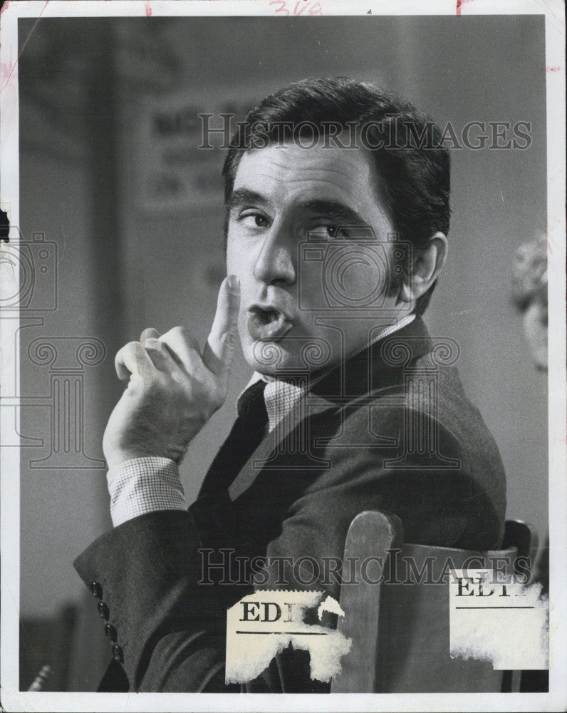 1968 Press Photo Actor Anthony Newley in Stop the world - Historic Images