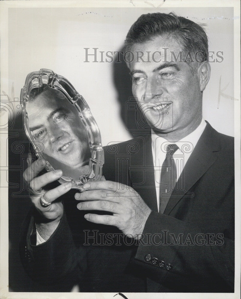 1961 Press Photo Cleever Newhall - Historic Images