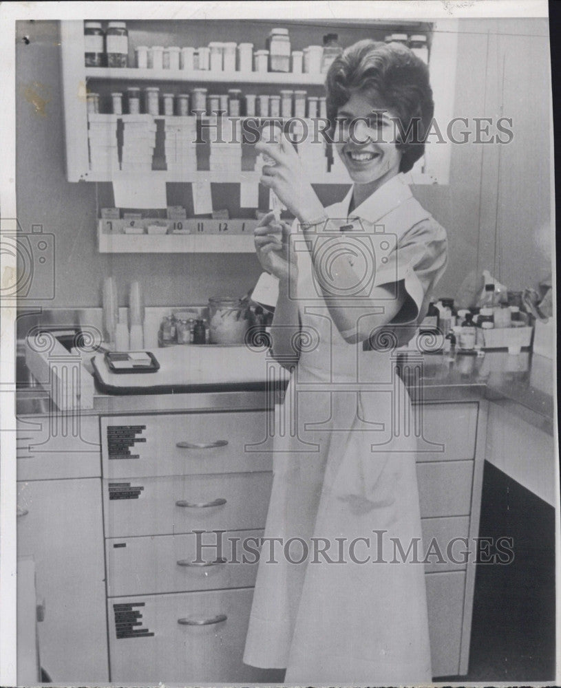 1964 Press Photo Sara Newbauer Miss Methodist Student Nurse of 1964 - Historic Images