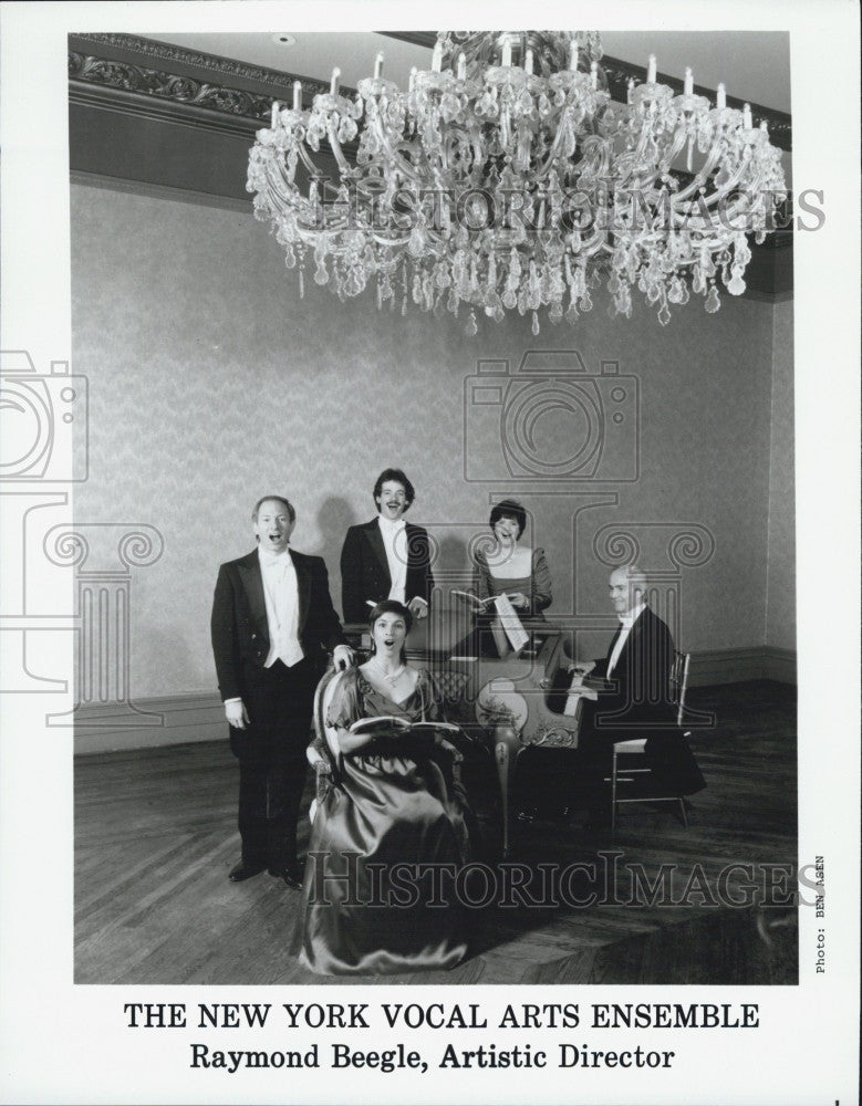 Press Photo New York Vocal Arts Ensemble w/ Raymond Beegle, Artistic Director - Historic Images