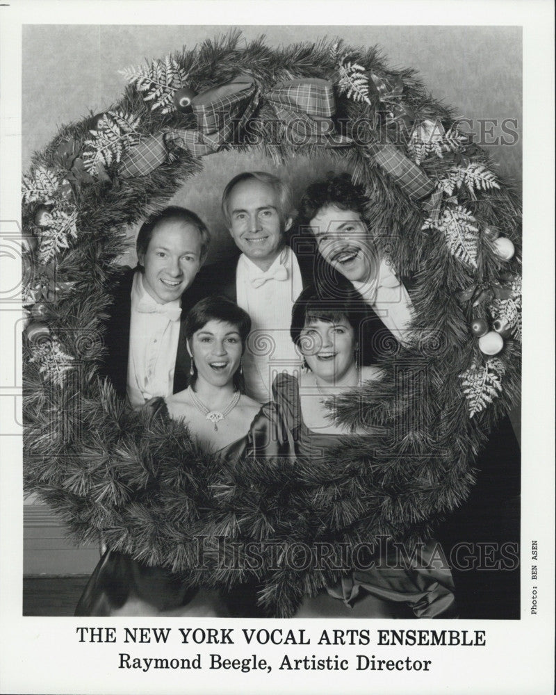 Press Photo New York Vocal Arts Ensemble w/ Raymond Beegle, Artistic Director - Historic Images