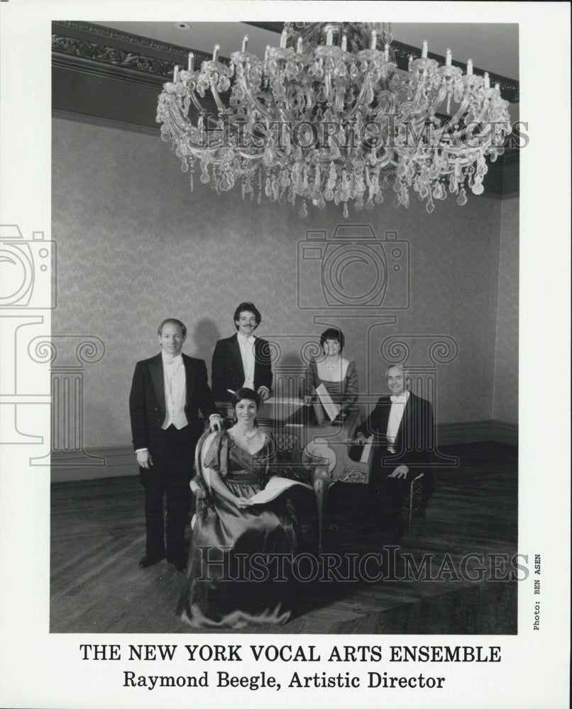 Press Photo New York Vocal Arts Ensemble w/ Raymond Beegle, Artistic Director - Historic Images