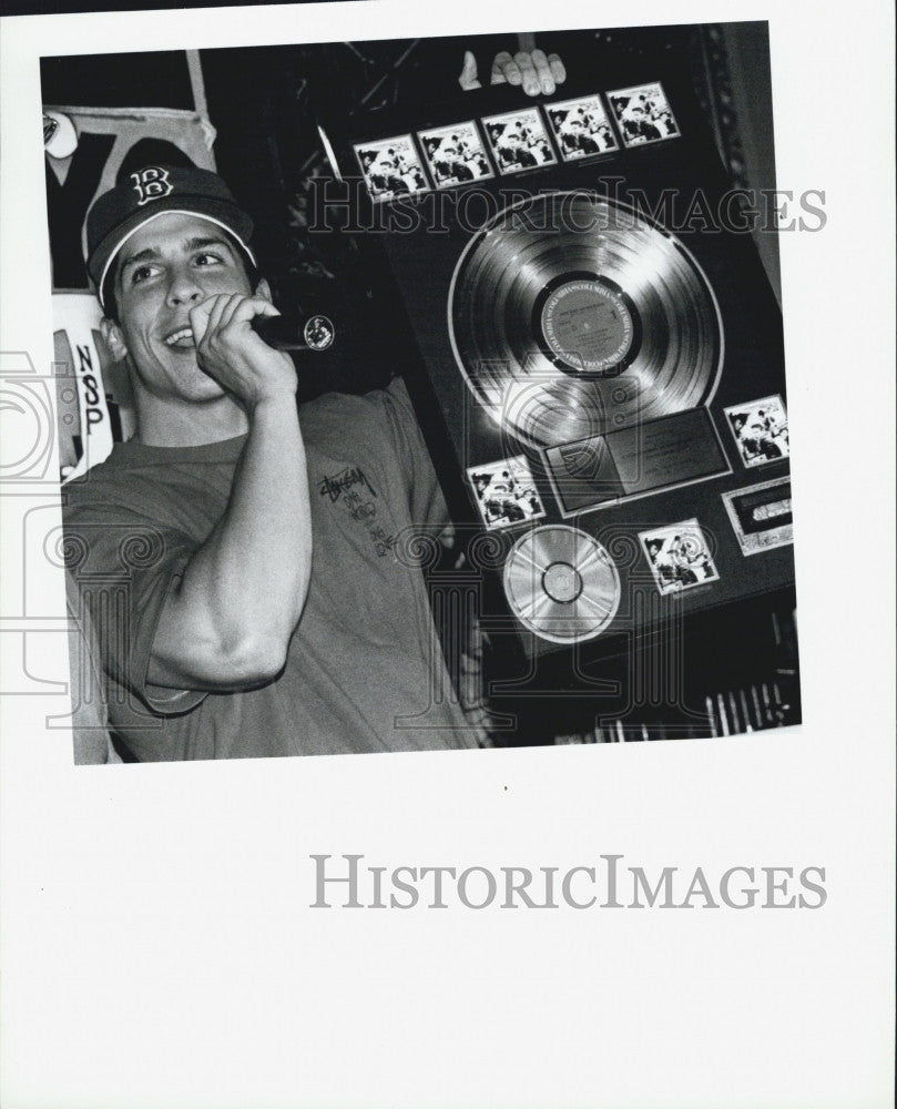 1991 Press Photo Danny Wood of New Kids of the Block at Hard Rock Cafe - Historic Images