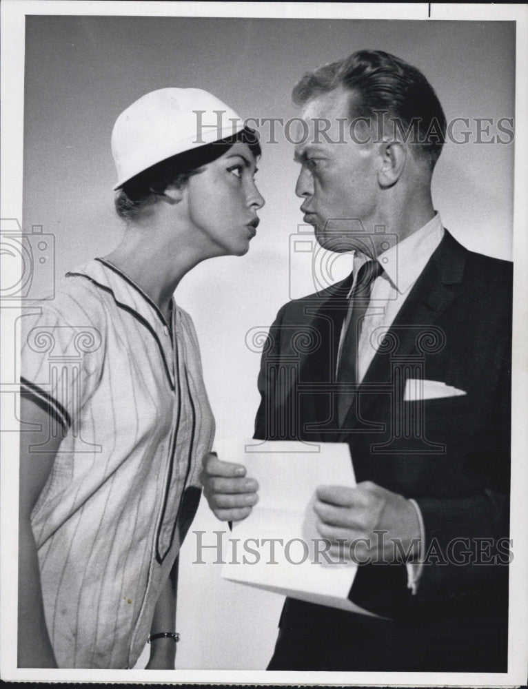 1964 Press Photo Phil Ford and Mimi Hines star in &quot;On Parade&quot; - Historic Images