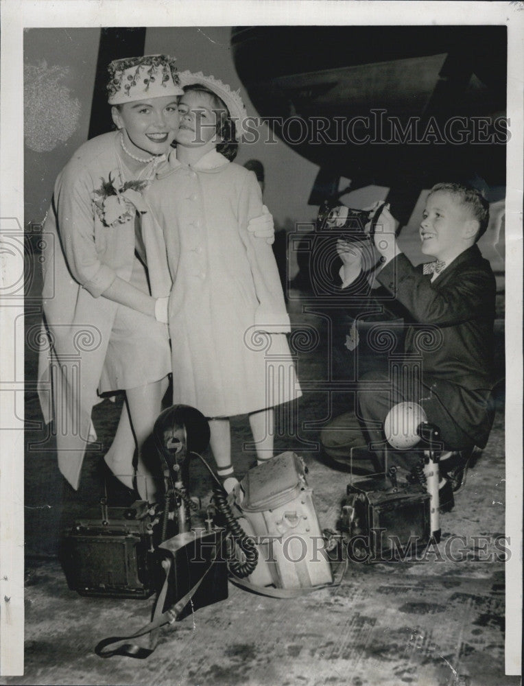 1956 Press Photo Marie Kelly Boston Press Photographer Queen Sister Brother - Historic Images