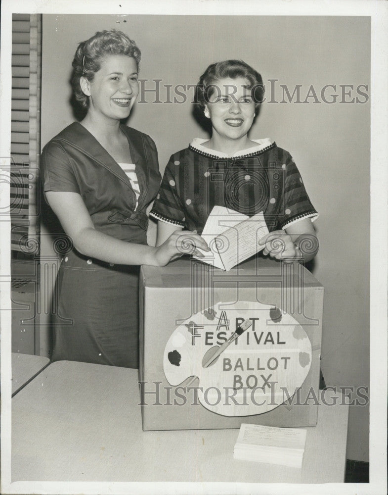 1956 Press Photo Marlene Hirsch Dolores Nogler Art Festival Voting - Historic Images