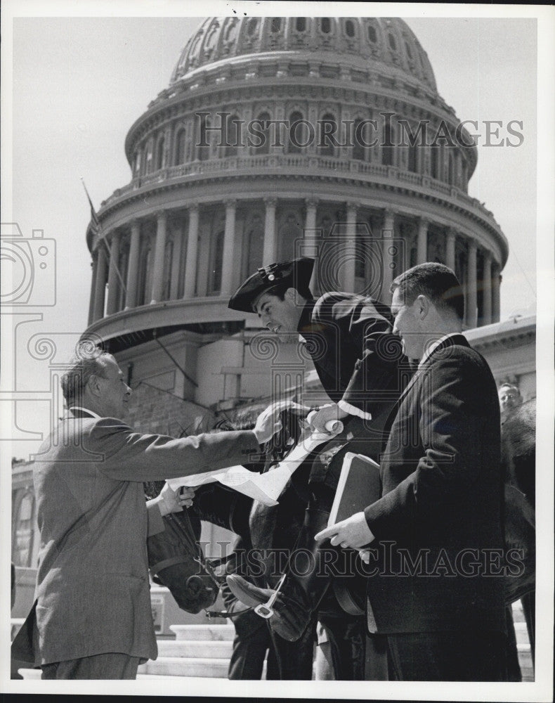 1972 Press Sen.Everett Dirksen outside the Washington Capitol. - Historic Images