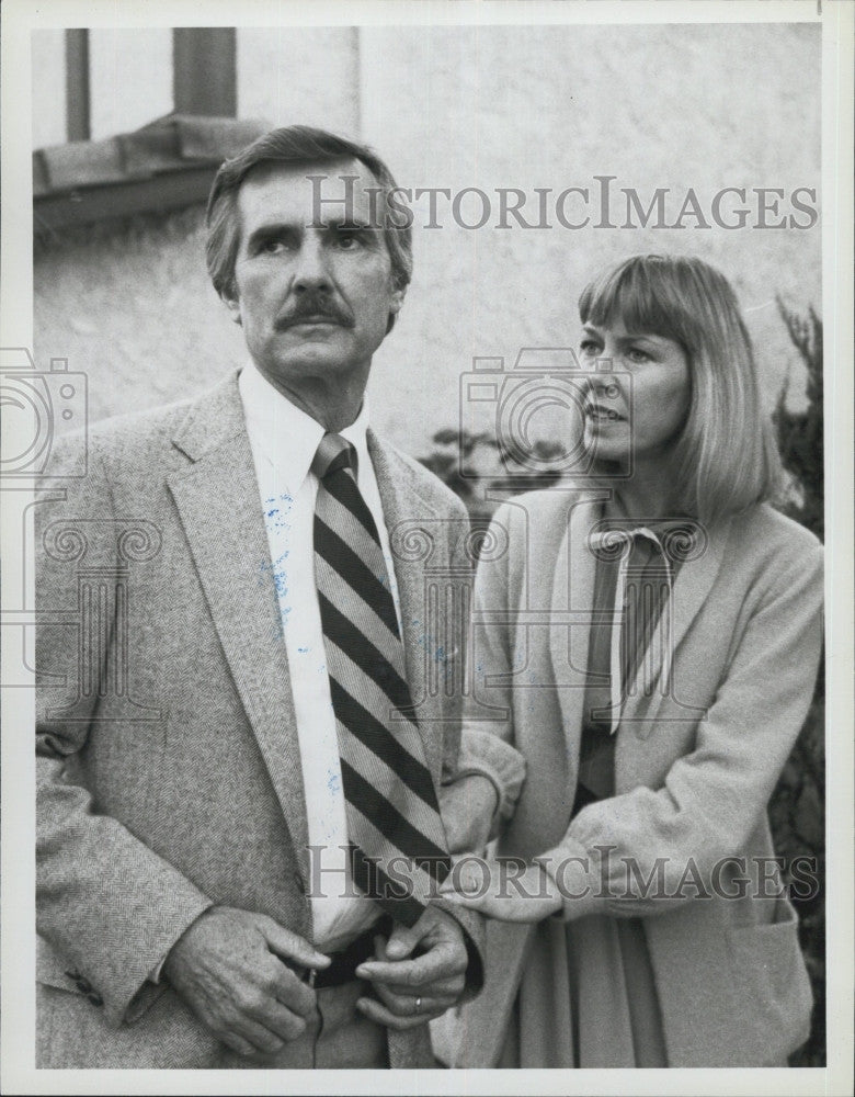 1983 Press Photo Dennis Weaver &amp; Karen Grassle in &quot;Cocaine: One Man&#39;s Seduction&quot; - Historic Images