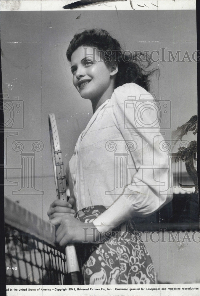 1941 Press Photo Actress Carol Bruce with a tennis raquet - Historic Images