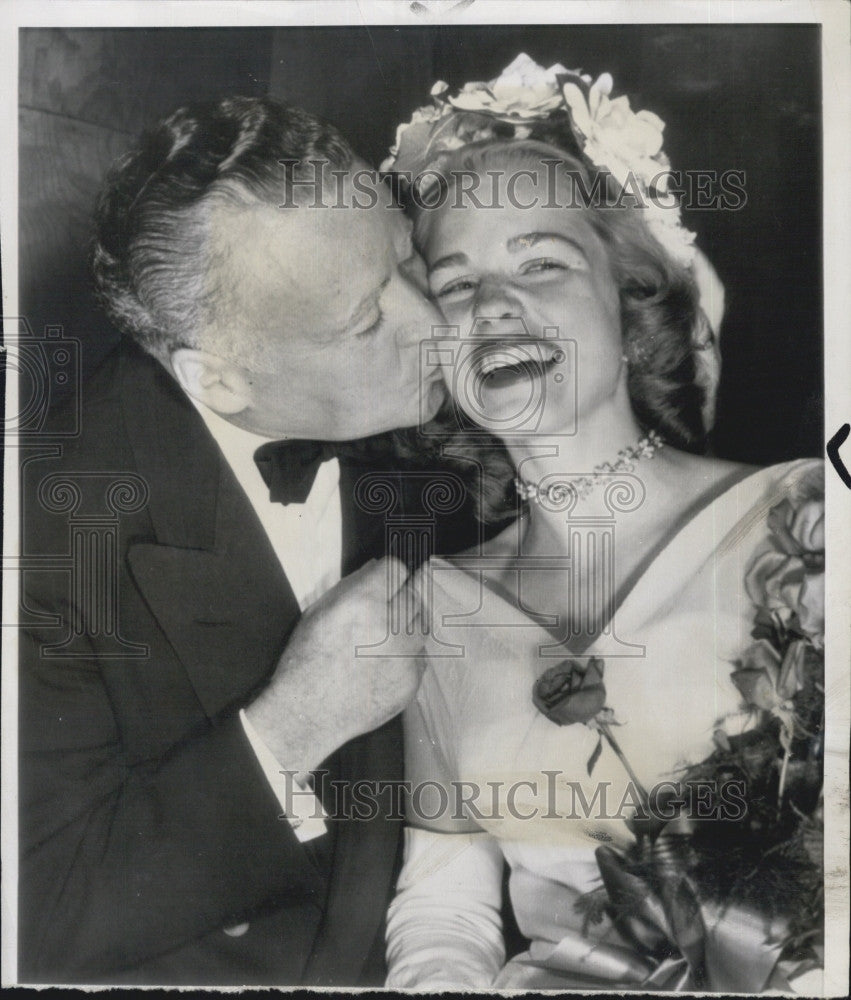 1954 Press Photo Joan Brownell Named Queen Of The Regatta - Historic Images