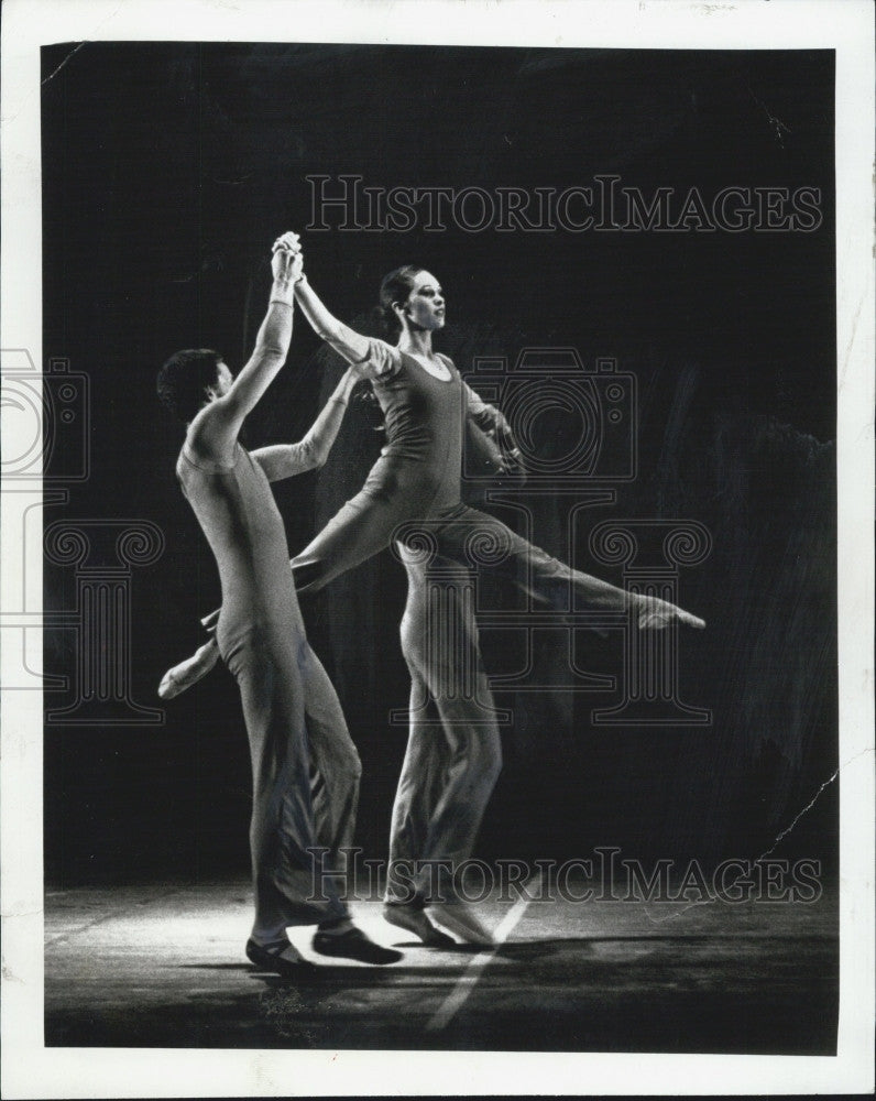 1975 Press Photo Ballet dancer Williard Hall,Sara Brummel and Michael Mao. - Historic Images