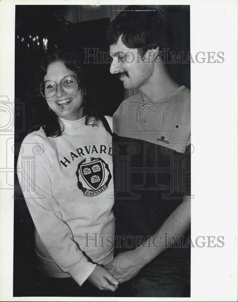 1984 Press Photo Salvatore Brundia &amp; a Harvard student - Historic Images