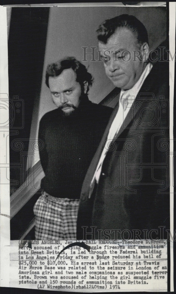 1974 Press Photo Theodore D Brown,firearms smuggler 7 another man - Historic Images